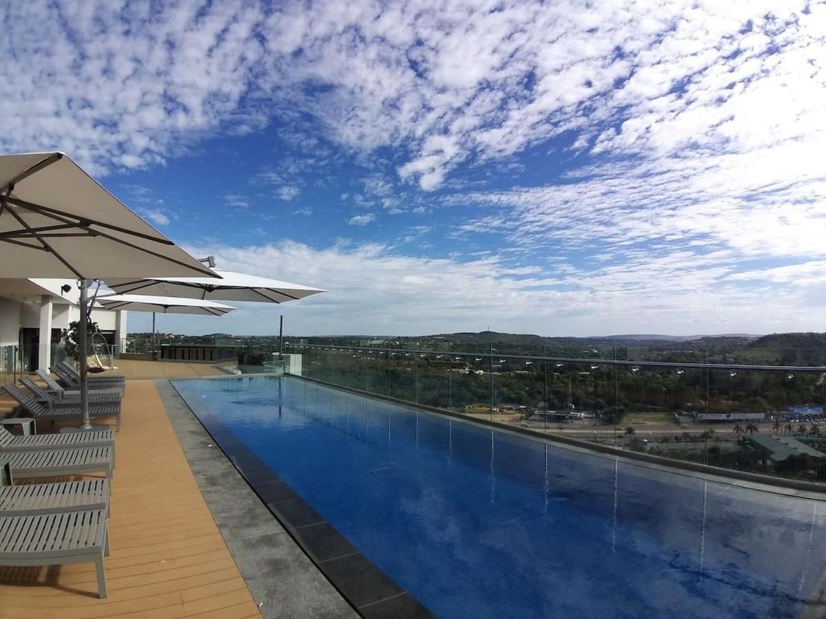 Menlyn Maine Apartments Pretoria Luaran gambar