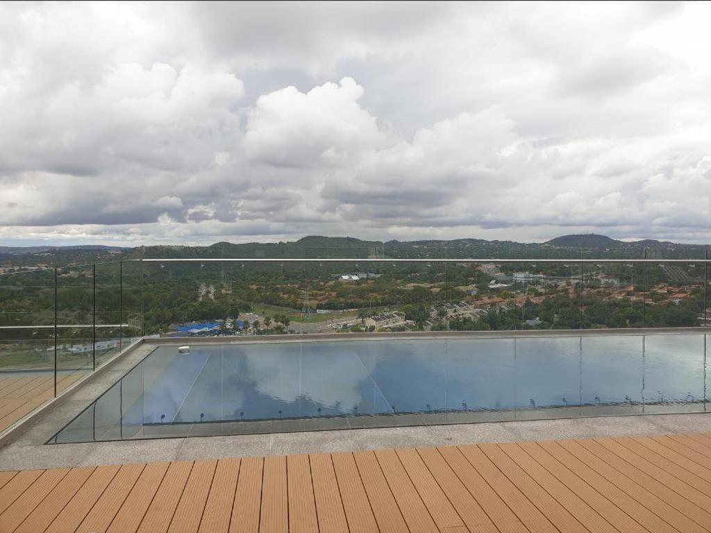 Menlyn Maine Apartments Pretoria Luaran gambar