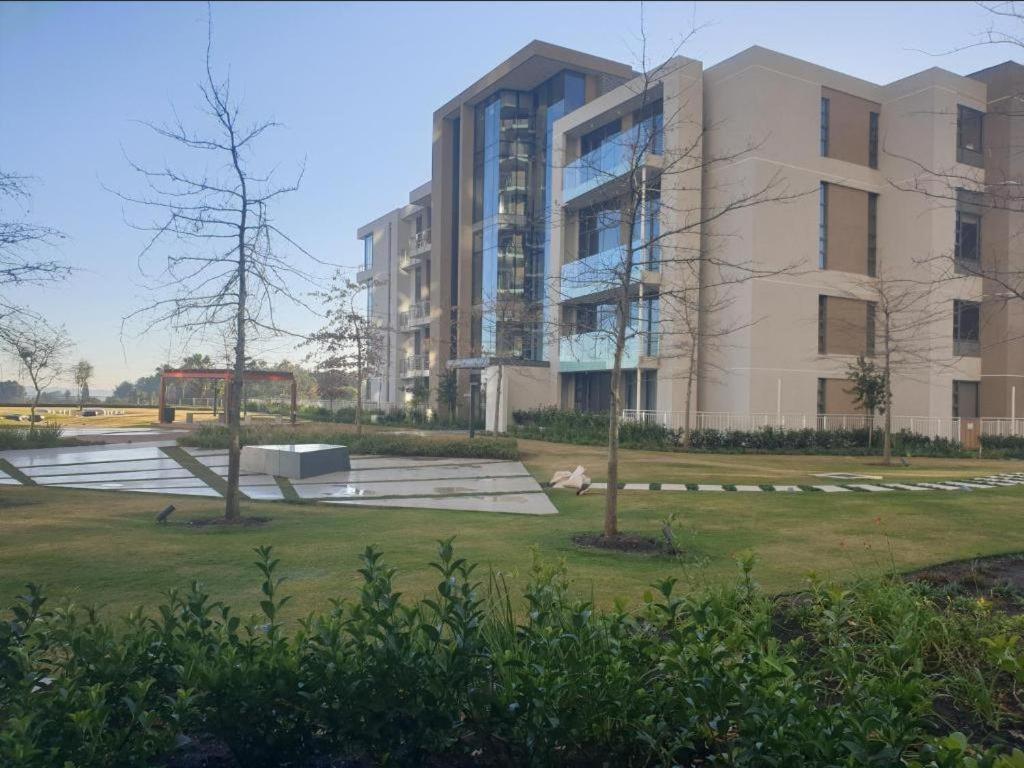 Menlyn Maine Apartments Pretoria Luaran gambar