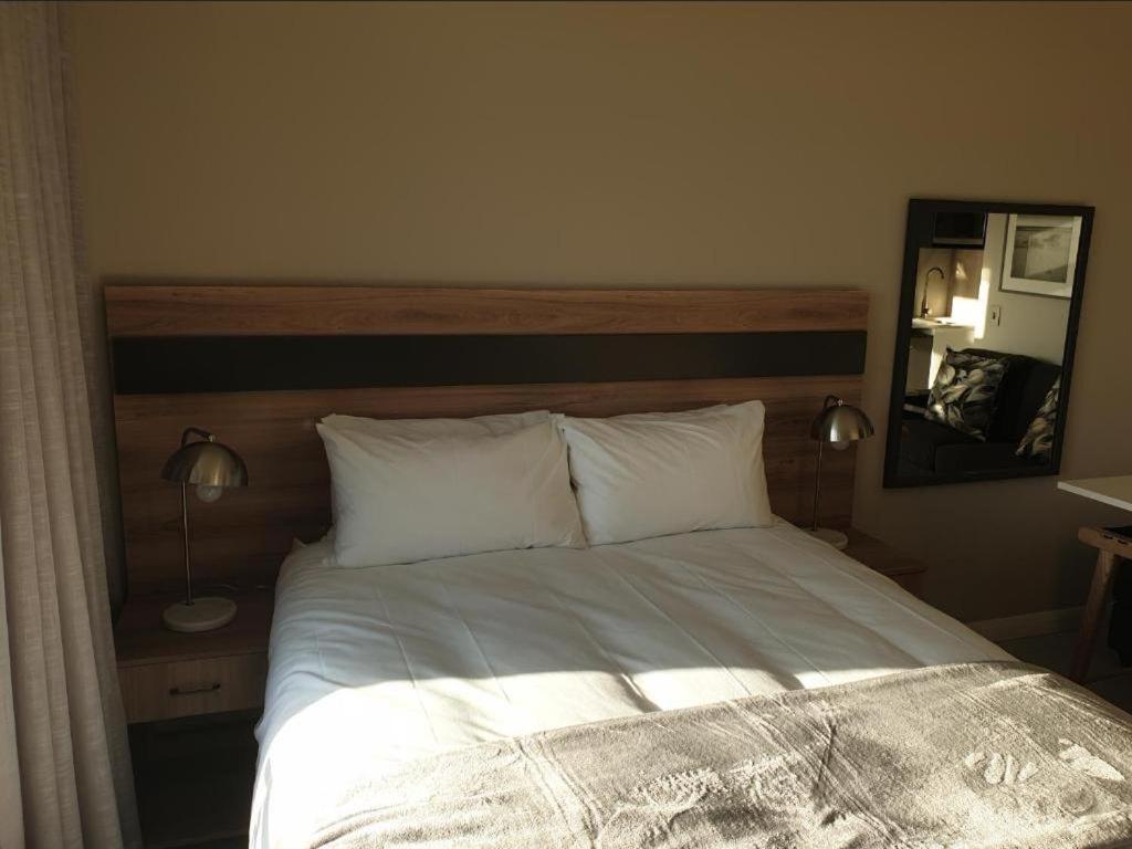 Menlyn Maine Apartments Pretoria Luaran gambar