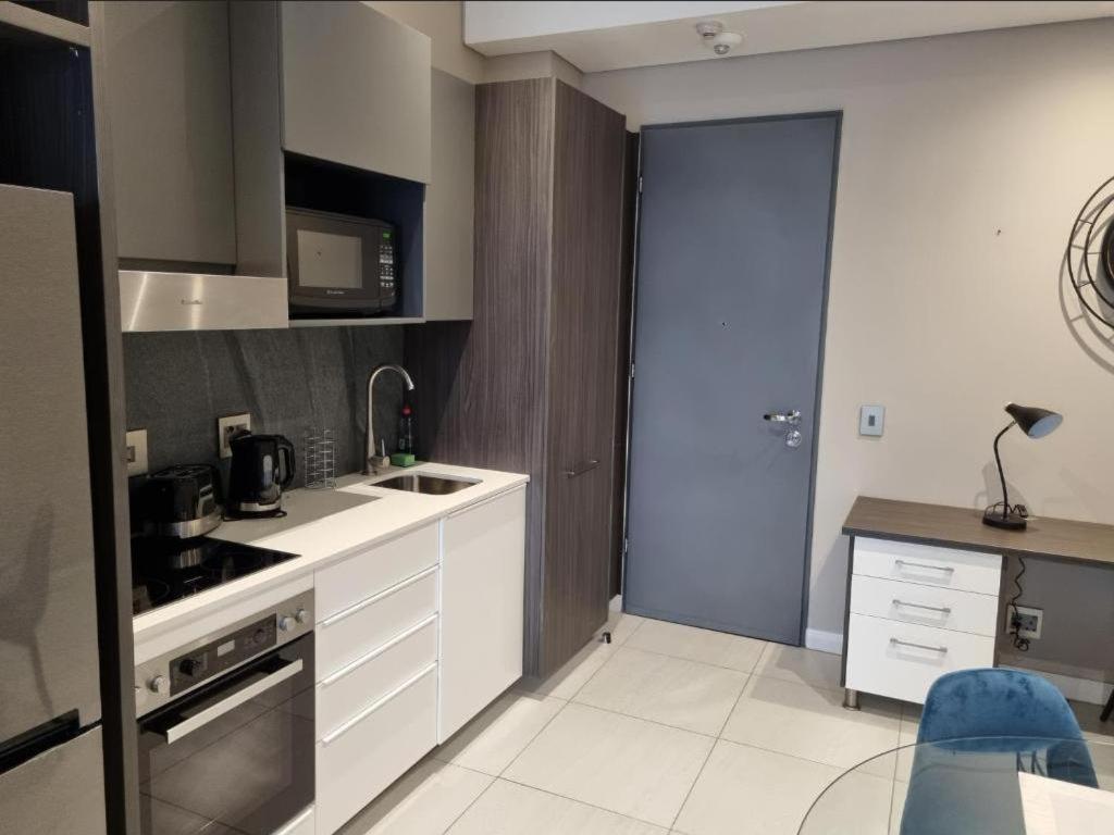Menlyn Maine Apartments Pretoria Luaran gambar