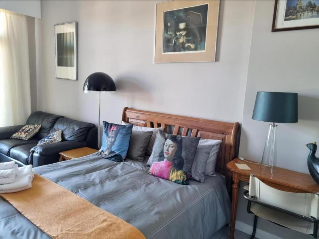 Menlyn Maine Apartments Pretoria Luaran gambar