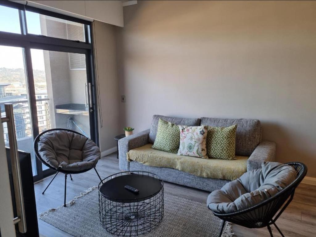 Menlyn Maine Apartments Pretoria Luaran gambar