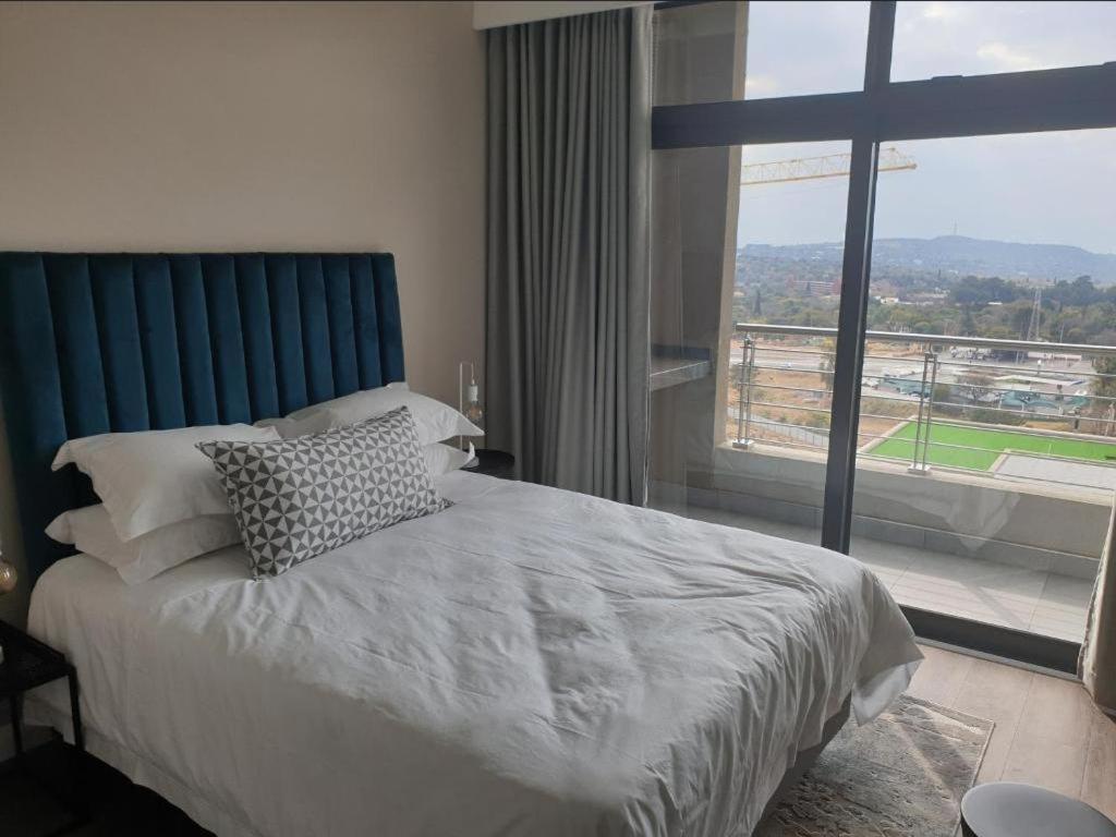 Menlyn Maine Apartments Pretoria Luaran gambar
