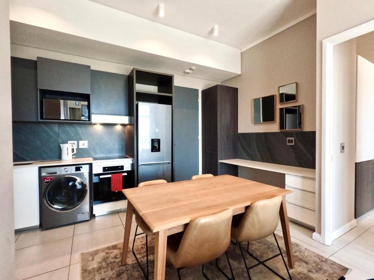 Menlyn Maine Apartments Pretoria Luaran gambar