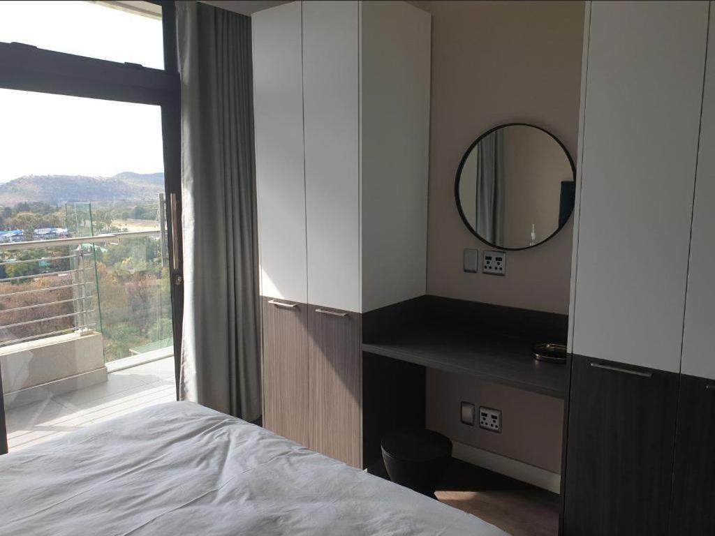 Menlyn Maine Apartments Pretoria Luaran gambar