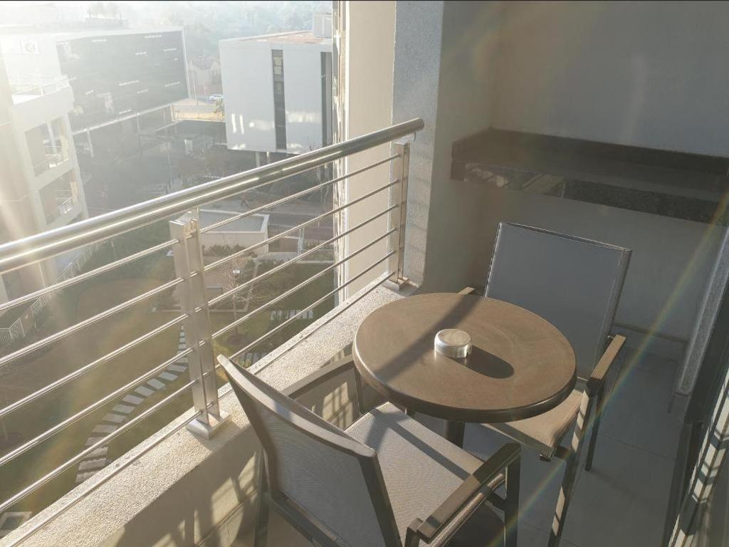 Menlyn Maine Apartments Pretoria Luaran gambar
