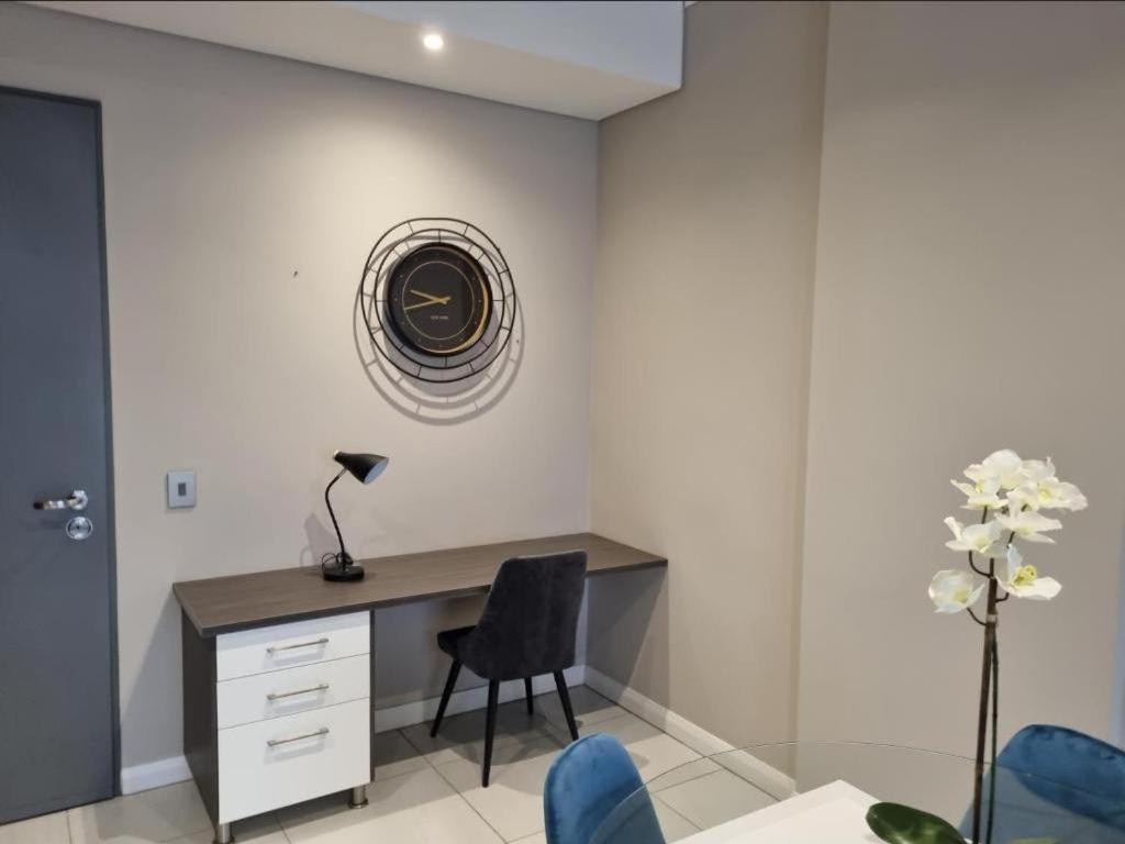 Menlyn Maine Apartments Pretoria Luaran gambar