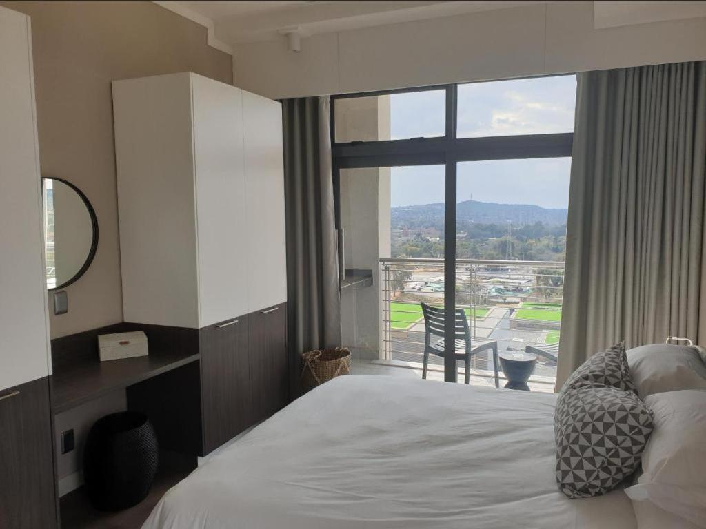 Menlyn Maine Apartments Pretoria Luaran gambar