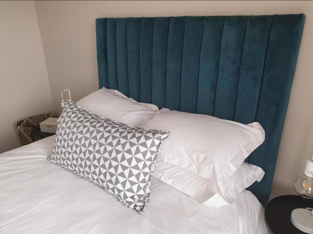 Menlyn Maine Apartments Pretoria Luaran gambar