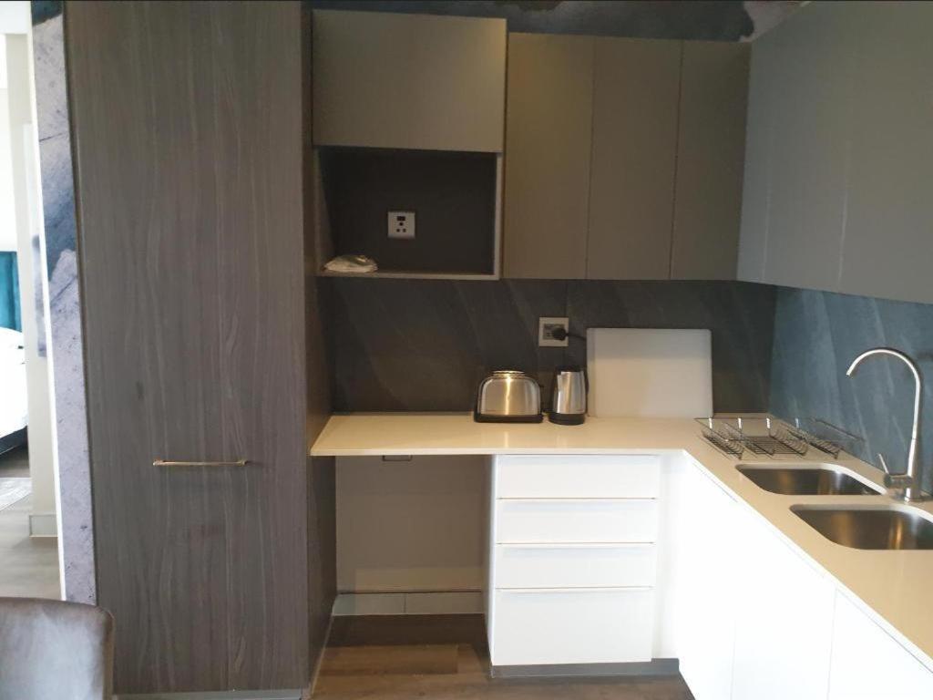 Menlyn Maine Apartments Pretoria Luaran gambar