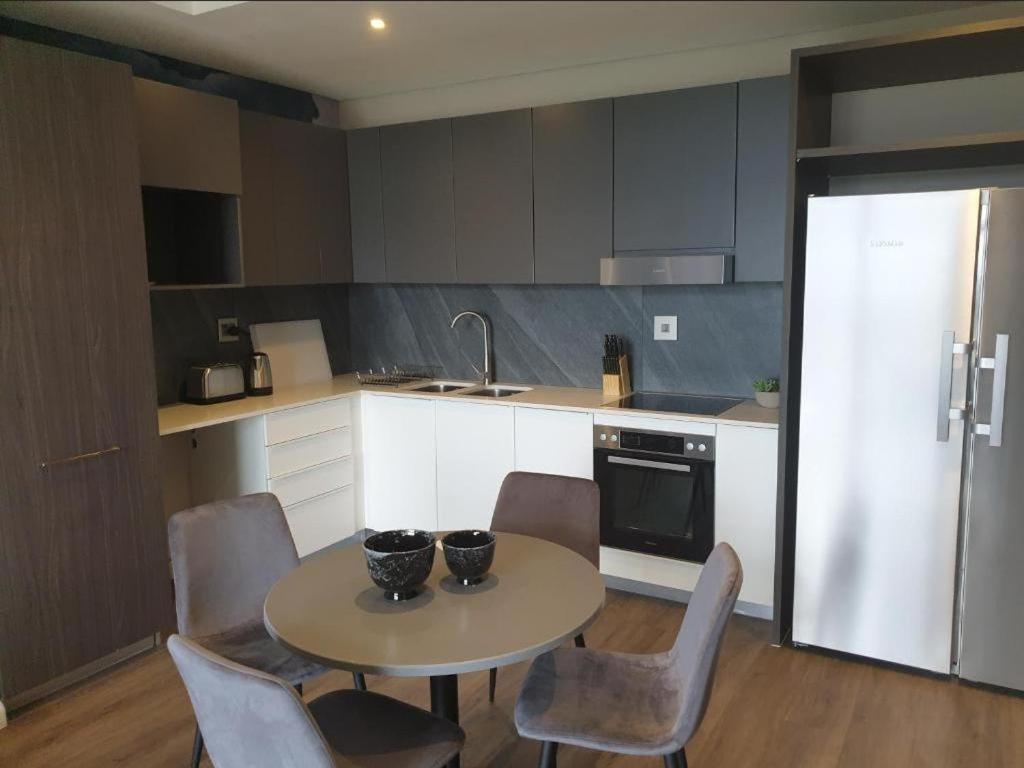 Menlyn Maine Apartments Pretoria Luaran gambar