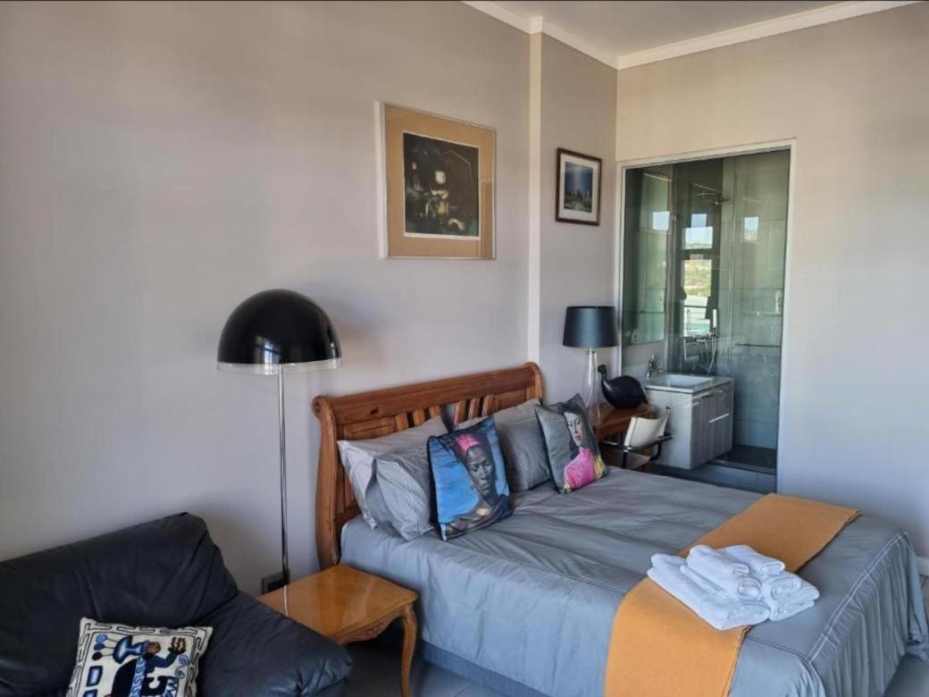 Menlyn Maine Apartments Pretoria Luaran gambar