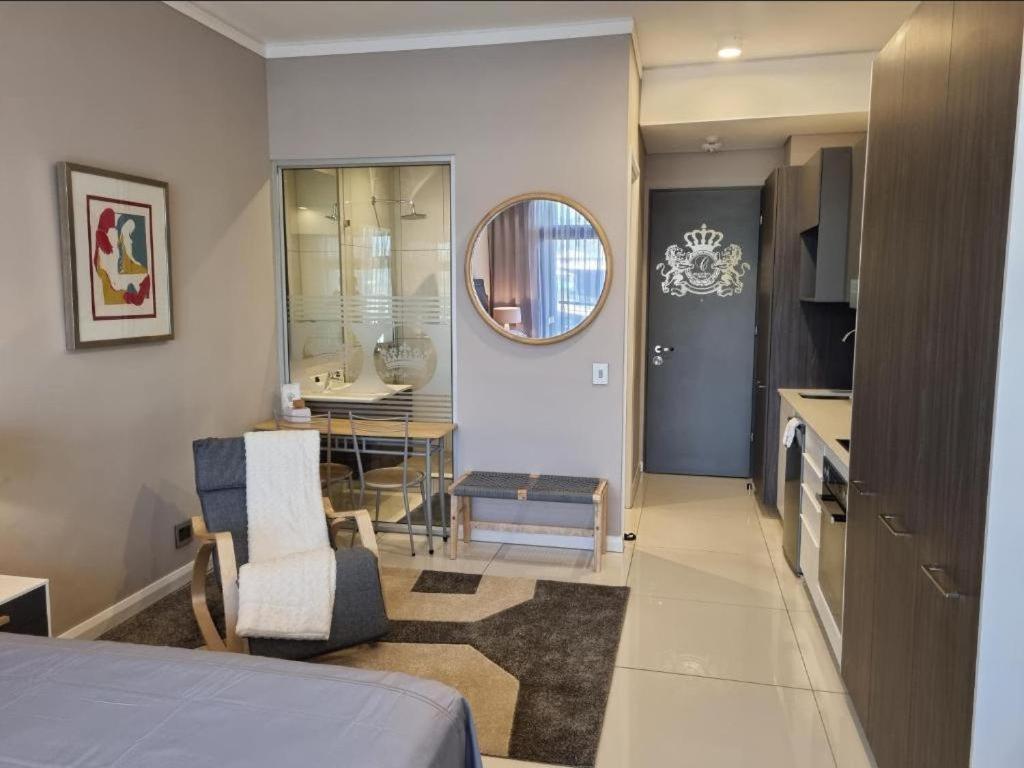 Menlyn Maine Apartments Pretoria Luaran gambar