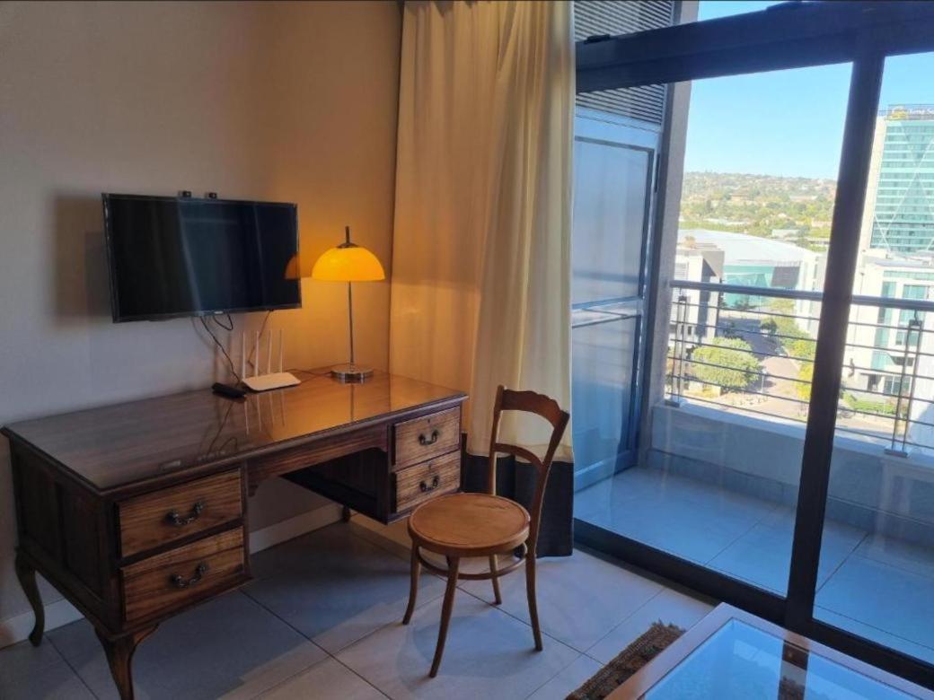 Menlyn Maine Apartments Pretoria Luaran gambar