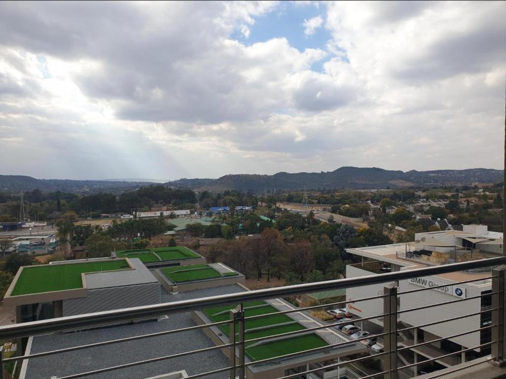 Menlyn Maine Apartments Pretoria Luaran gambar