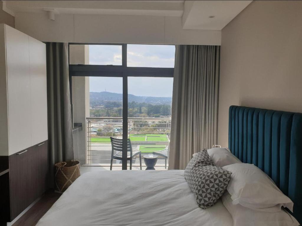 Menlyn Maine Apartments Pretoria Luaran gambar